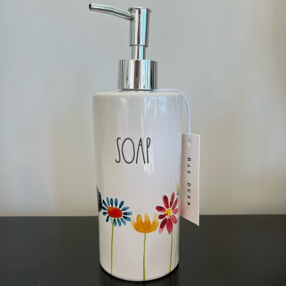 🌷Rae Dunn SOAP dispenser🌷